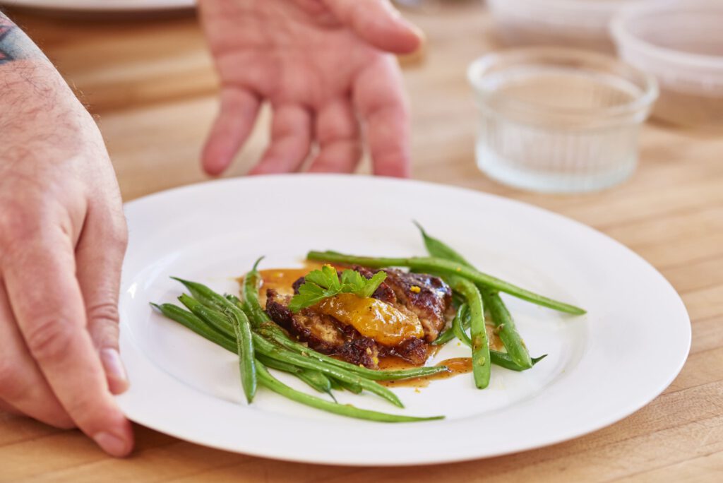 PULLING STEAKS FROM THIN AIR MEAT MADE FROM RECYCLED CARBON DIOXIDE IS ON ITS WAY. BUT WILL IT TASTE GOOD? 104670883 Cleanduck 1